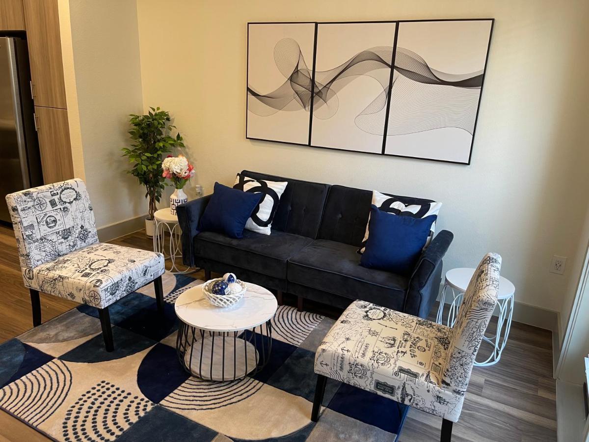 Cozy Retreat-Free Reserved Parking-Pool Адисън Екстериор снимка