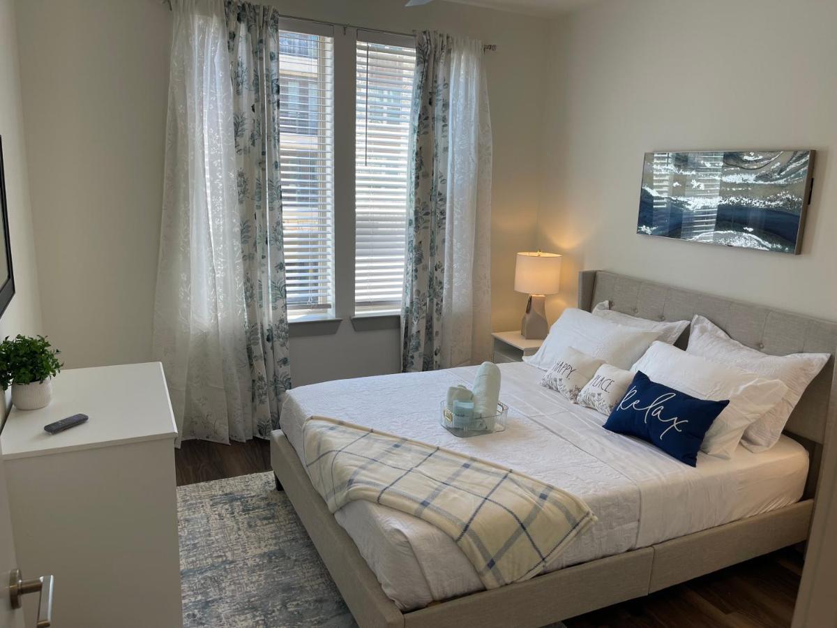 Cozy Retreat-Free Reserved Parking-Pool Адисън Екстериор снимка