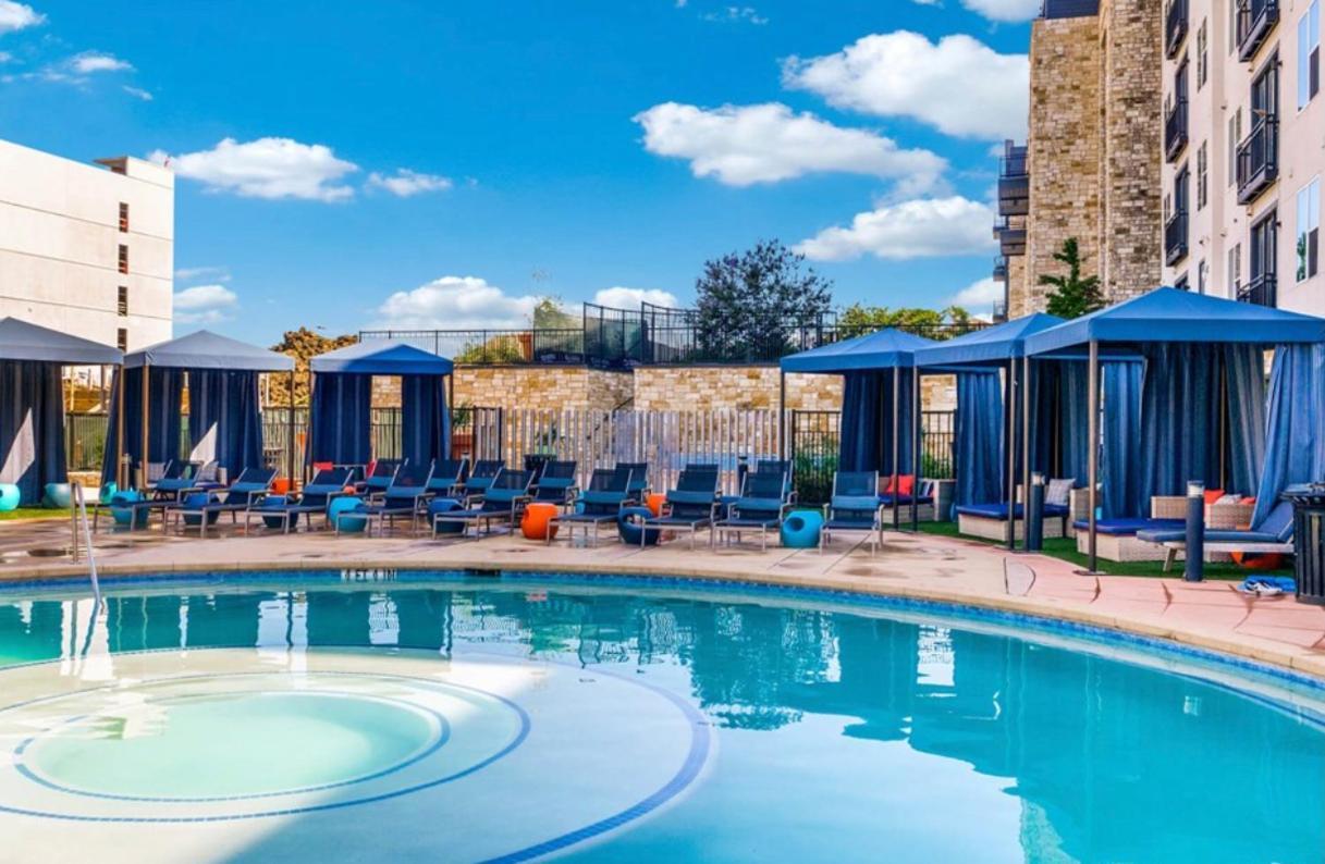 Cozy Retreat-Free Reserved Parking-Pool Адисън Екстериор снимка